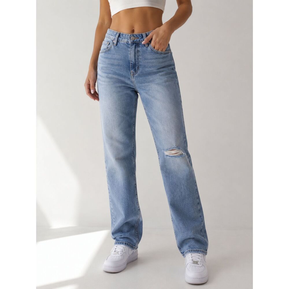 Levi’s 724 High Rise Straight Jeans – Light Wash – Size 28